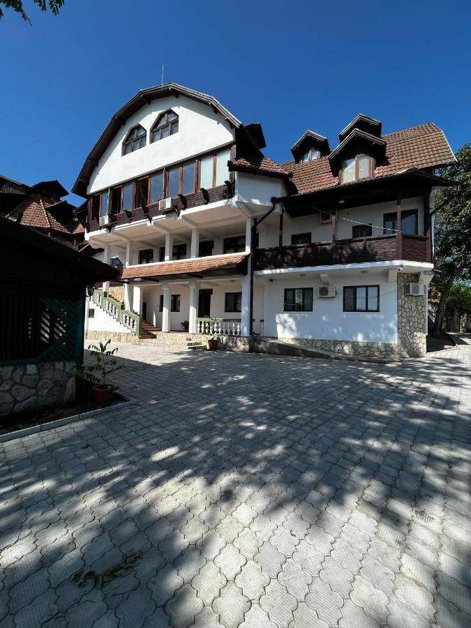 Hotel La Conac Nufaru Exterior foto